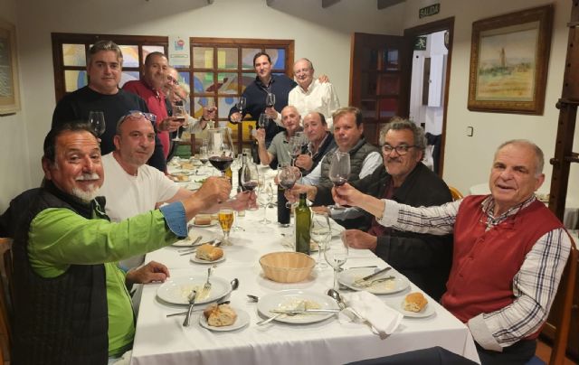 La ‘Peña Gastronómica de los Jueves’ celebra el éxito de las primeras ‘Jornadas de la Alcachofa’ de Los Churrascos