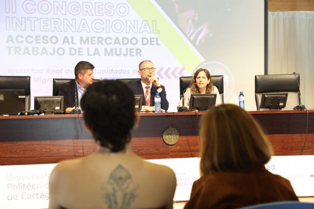 El congreso sobre el acceso de la mujer al mercado laboral denuncia la discriminación que sufren las migrantes