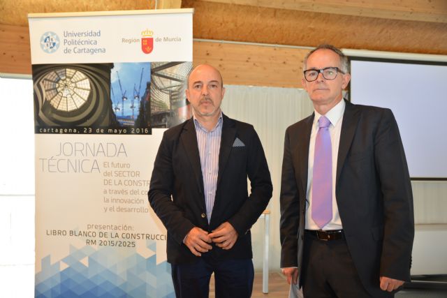 La UPCT, que presenta esta tarde el Libro Blanco del sector, señala en una jornada técnica los retos que afronta la edificación privada y la obra civil