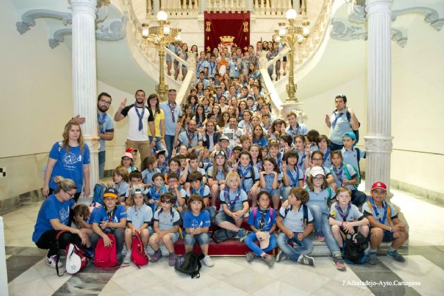 El grupo scout Imhlala Panzi actuo este sabado en la Plaza del Ayuntamiento