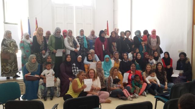 Servicios Sociales clausura los Talleres de Promocion para Mujeres Inmigrantes del curso 2016/17