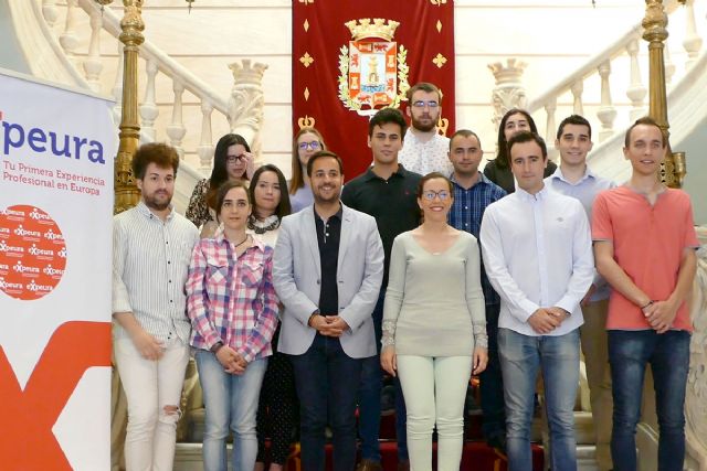 Doce jóvenes de Cartagena preparan las maletas para trabajar en el Reino Unido gracias al programa Expeura