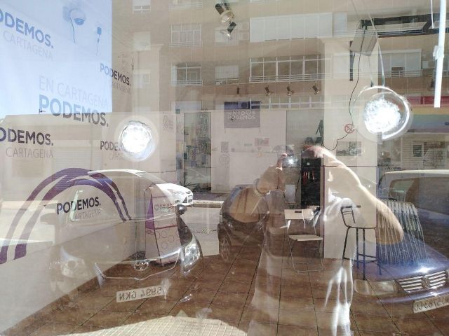 Podemos denuncia un ataque fascista a su sede en Cartagena