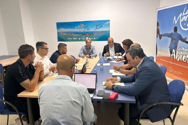 Los empresarios piden mediación municipal ante Costas contra las nuevas exigencias que retrasan las instalaciones náuticas