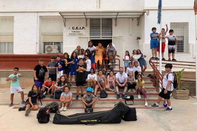 El Programa ADE cierra el curso con la actividad de hockey en línea en el CEIP Feliciano Sánchez