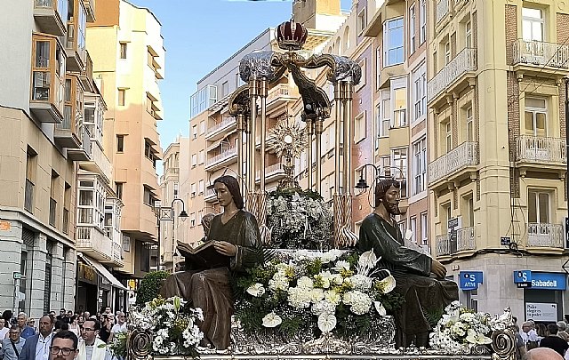 Cartagena 'brilla' en la Solemnidad del Corpus Christi con la asistencia de más de dos mil personas