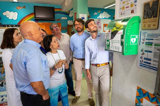 Cartagena avanza como ciudad cardioprotegida con un un nuevo desfibrilador en el IES San Isidoro de Los Dolores