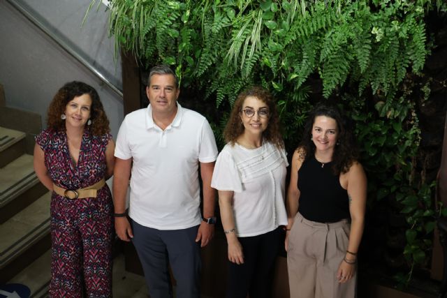 Residuos de tomate alargan la vida útil del guacamole y las bebidas vegetales, demuestra una tesis de la UPCT