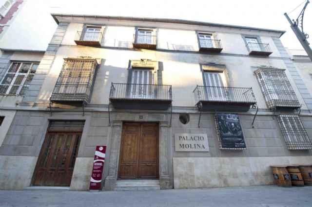 Seis artistas exponen sus pinturas en la muestra D6