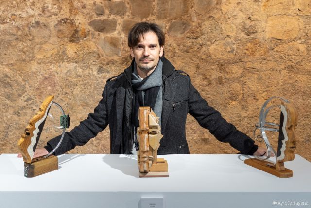 La sala cultural Muralla Carlos III alberga la exposición ´Soñar, caminar y crecer´ de Fernando Vicente Carreño