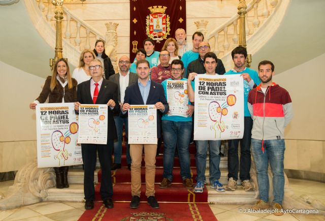 Doce horas de padel en favor de Astus