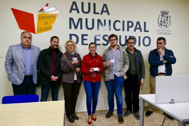 Inaugurada un aula de estudio en El Albujón con 18 puestos que funcionará 24 horas al día