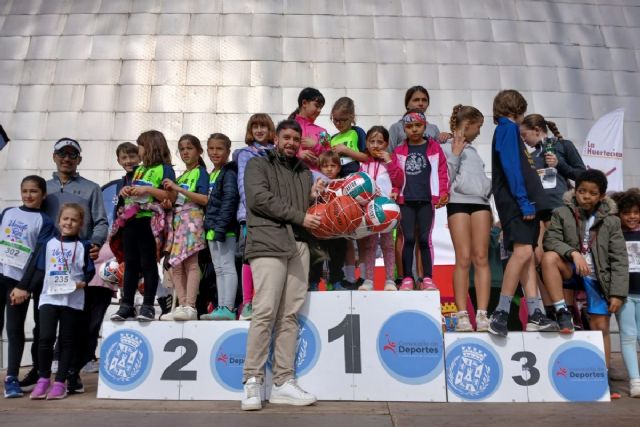 Más de 500 corredores participan en la Milla Solidaria de La Huertecica