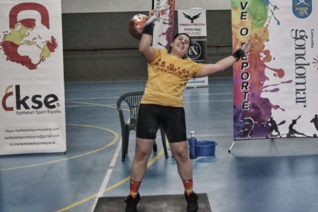 La cartagenera Esther Mora levanta dos oros en el Campeonato de España de Kettlebell
