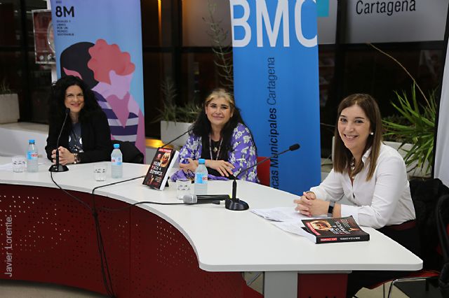 Lucía Etxebarría presenta en Cartagena su última novela