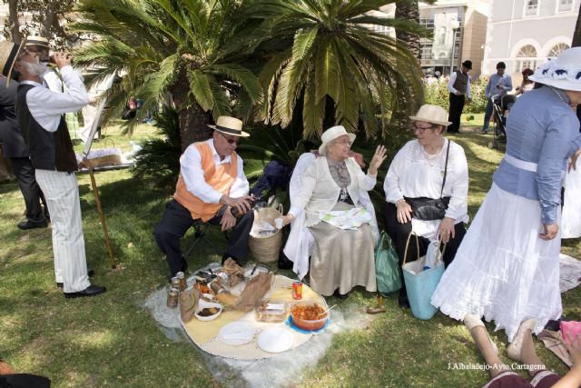 La Plaza de los Heroes de Cavite volvio a principios del siglo XX con un Picnic Modernista