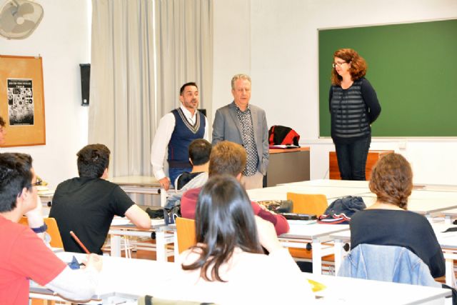 Estudiantes de 1° de Arquitectura diseñarán una casa-estudio para el pintor Ángel Mateo Charris en Portmán