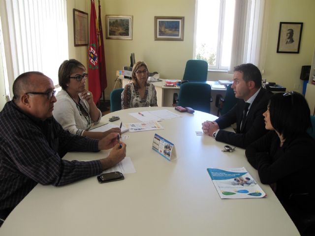 El Ayuntamiento estudiará la instalación de gas natural en viviendas de titularidad municipal, con beneficios para familias en situación de vulnerabilidad