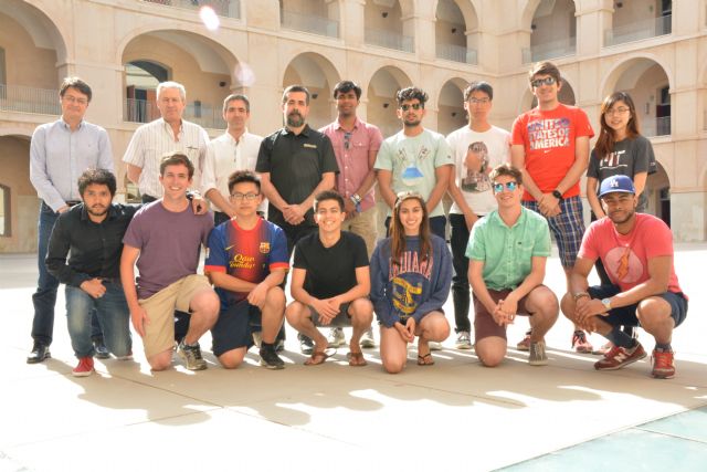 Estudiantes norteamericanos cursan un seminario en la UPCT y visitan la industria energética y militar