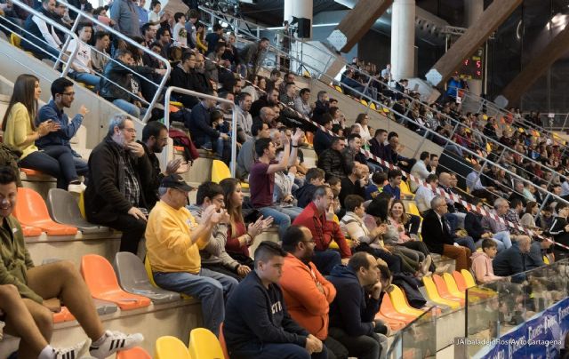 Una pantalla de 18 metros cuadrados ofrecerá el partido en el que el Cartagena se juega el ascenso