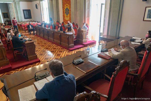 El Gobierno municipal modifica el presupuesto para sufragar las ayudas directas a hosteleros y taxistas