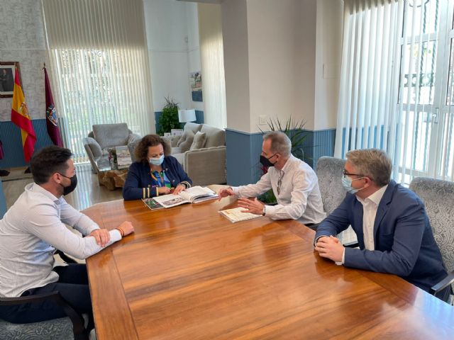 La presidenta de la Autoridad Porturia recibe a 'Cartagena por la Caridad'