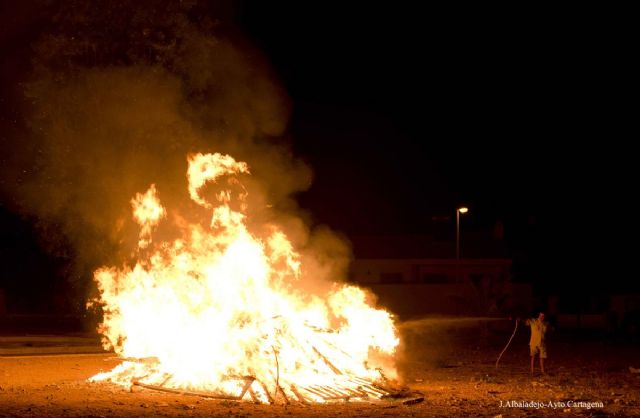 La noche de San Juan deja 58 actuaciones de la Policía Local y casi otro medio centenar de los Bomberos