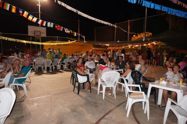 Actuaciones musicales, competiciones deportivas, fiesta de la espuma y salida rociera en las fiestas populares de Vista Alegre