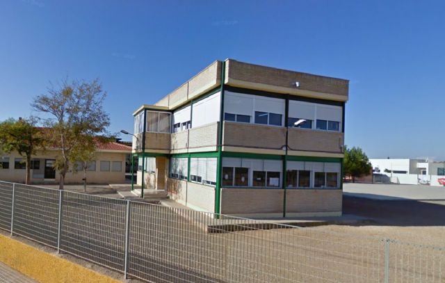 El Ayuntamiento remodelará los aseos del colegio Luis Vives en Navidad