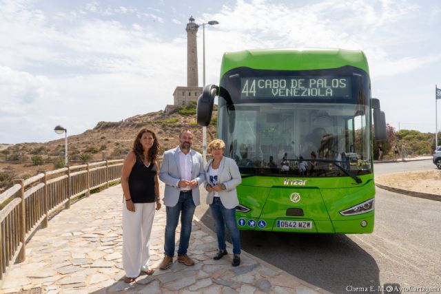 Un nuevo autobús eléctrico se suma al servicio de transporte público de La Manga