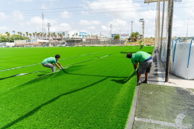 Las obras del Plan Césped avanzan en los tres primeros campos de fútbol municipales