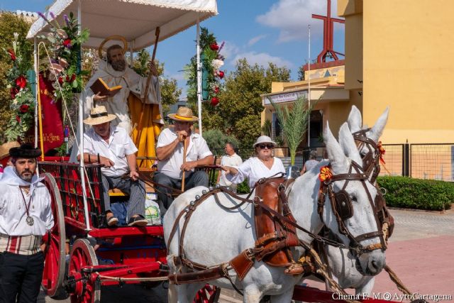 Más de un centenar de romeros acompañan a San Ginés de la Jara en peregrinación hacia su ermita