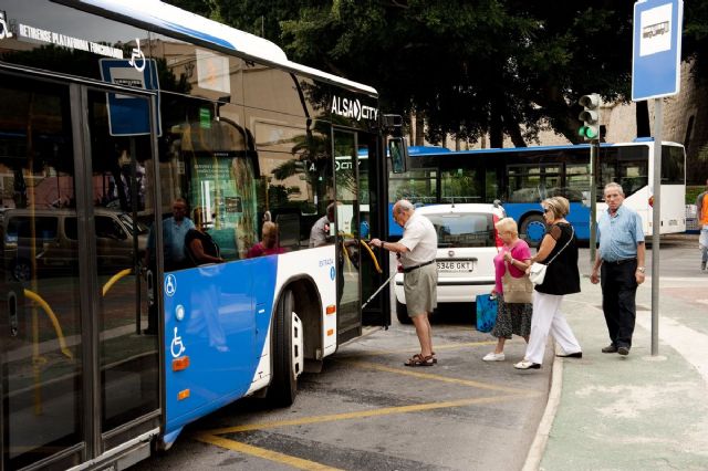 Los autobuses urbanos circularán hasta las 3 de la madrugada del jueves al sábado de Fiestas