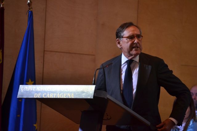 El presidente de Santander Universidades pide más inversión y flexibilidad en la lección magistral