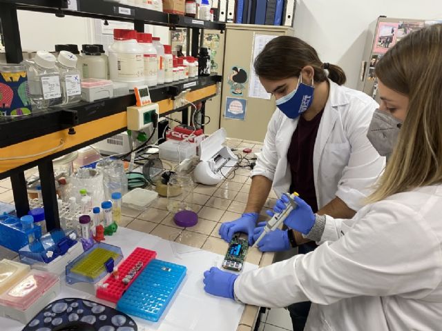 Testan con muestras reales de pacientes el dispositivo portátil de detección de la carga viral de Covid-19