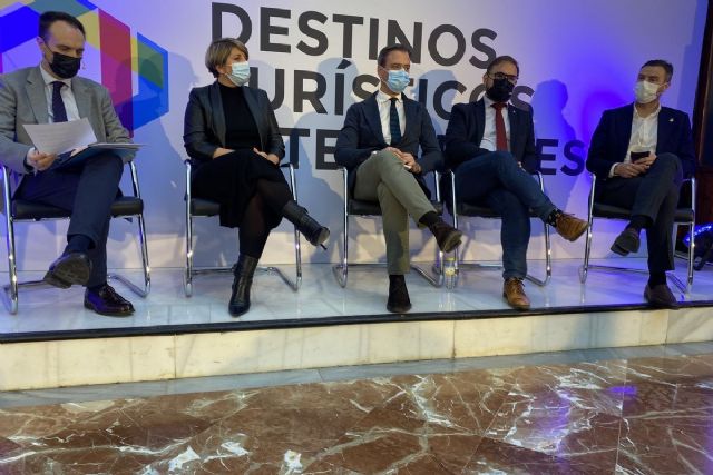 La alcaldesa expone los planes turísticos de Cartagena en una Jornada de Destinos Turísticos Inteligentes