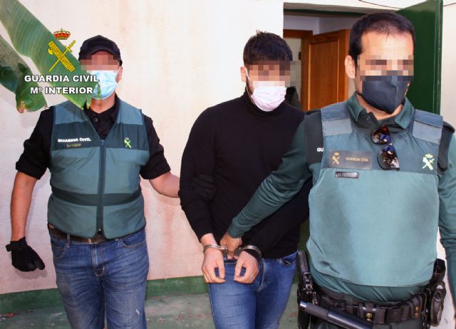 La Guardia Civil detiene a tres jóvenes por urdir y perpetrar un robo con violencia en un paraje aislado de Cartagena