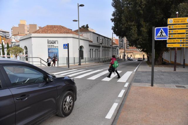 Se refuerza la seguridad vial en el paso sobre el puente del Barrio de la Concepción con más señalización y reductores de velocidad
