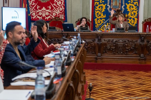 El Pleno aprueba de forma definitiva la rebaja de impuestos, tasas y precios públicos para 2023