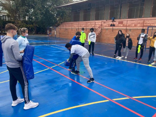 El programa ADE acerca la práctica del rugby a los alumnos del Ben Arabi