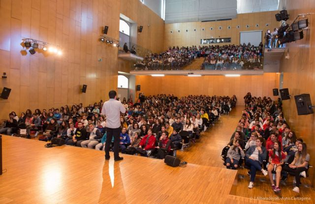 Patricia García-Rojo acerca al Hache una historia de salteadores que viajan a través de obras de arte