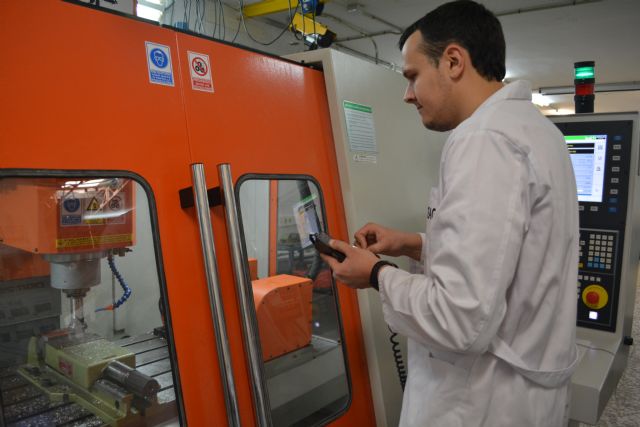 Alumnos del instituto Politécnico fabrican las piezas de los equipos de competición de la Universidad Politécnica