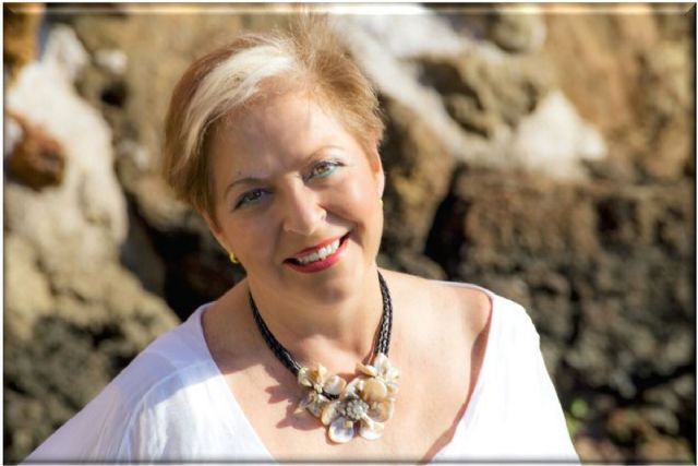 La psicóloga María Guerrero presenta en el Luzzy su libro ´El despertar de la sirena. Un viaje al fondo de ti mismo´