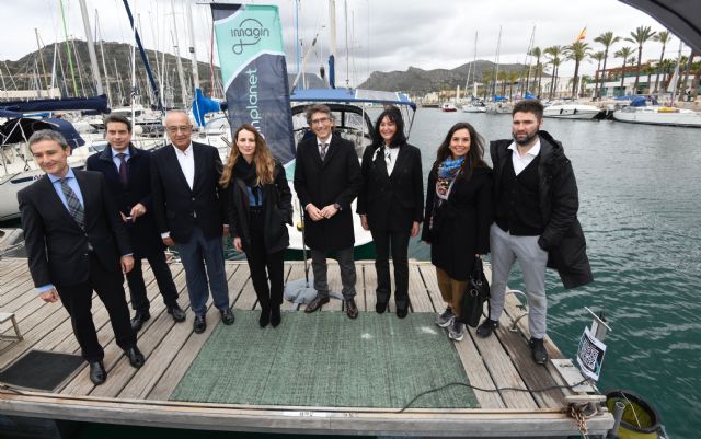 Imagin instala en el Puerto de Cartagena un dispositivo para recoger residuos del mar