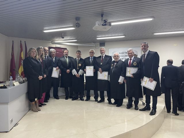 Jura de nuevos letrados e imposición de medallas