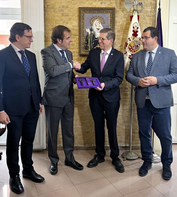 La Autoridad Portuaria entrega la llave de la Pescadería a la Agrupación Marraja Ntro. Padre Jesús