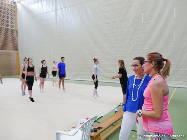 La vicealcaldesa visita a los integrantes del Club Ritmica Cartagena que representaran a España en el Campeonato del Mundo en Helsinki