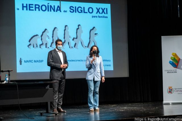 Marc Masip pone de manifiesto que se ha normalizado la adicción al móvil