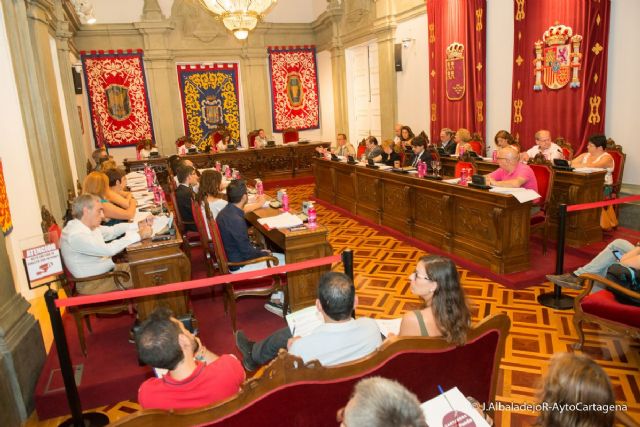 El Ayuntamiento se muestra unanime al condenar la xenofobia, la intolerancia y el racismo