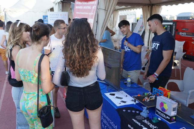 Estudiantes de la UPCT divulgan ciencia y tecnología con seis talleres en el Fan Futura FEST